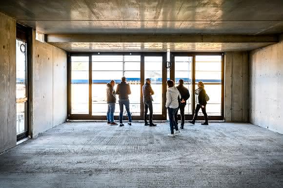 Rundgang im Rohbau des Mehrfamilienhauses am Hammerweg in Lindau.