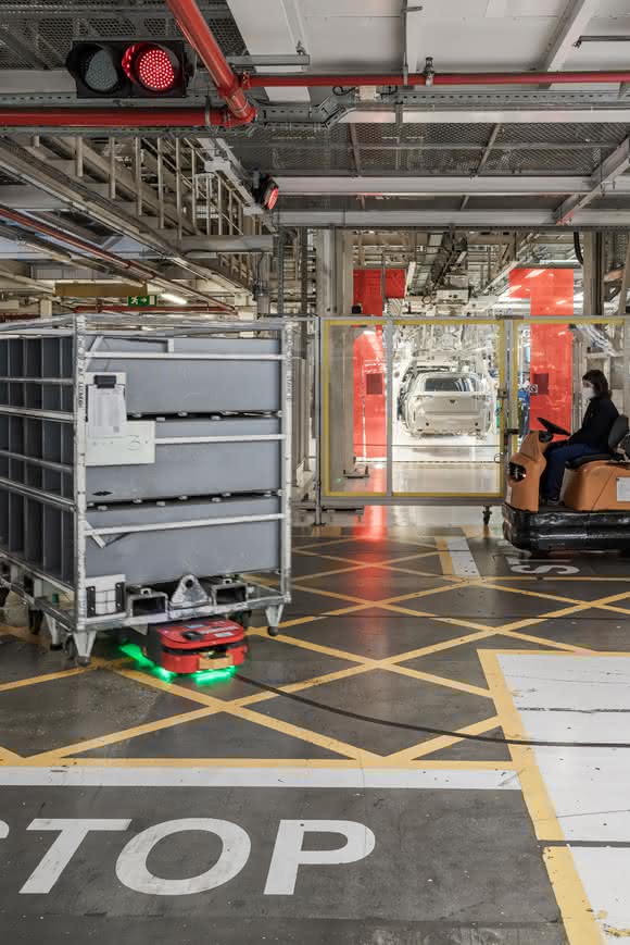 Software and identification systems: Autonomous vehicles learn to recognize traffic lights