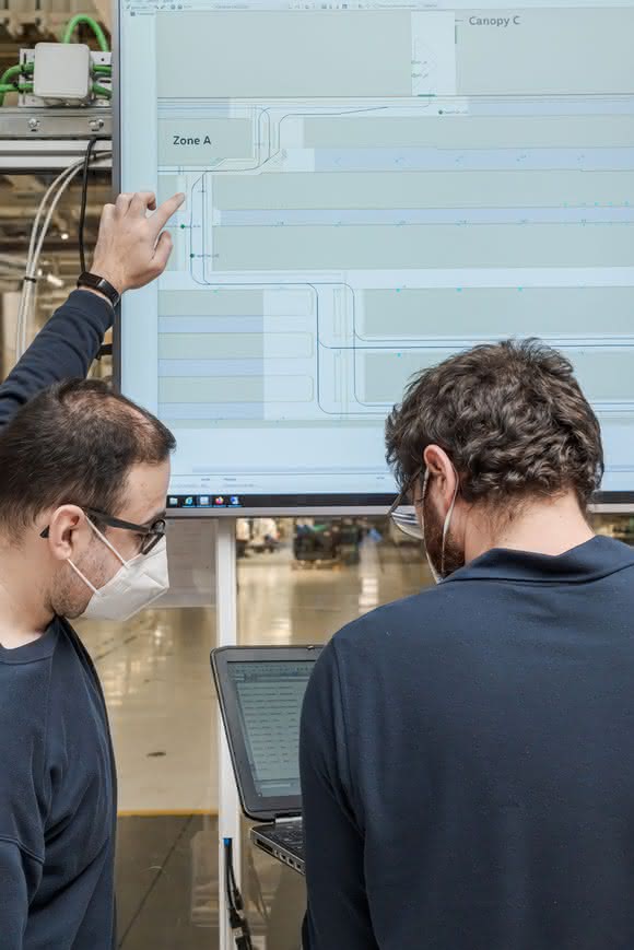 Software and identification systems: Autonomous vehicles learn to recognize traffic lights
