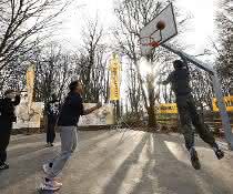 Continental-Projekt: Basketballplatz aus recycelten Reifen