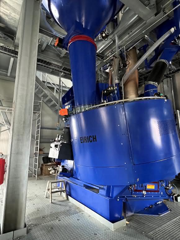 Mit der Investition in eine neue Mischanlage in Lauchhammer stellt sich die B+F Beton- und Fertigteilgesellschaft mbH dieser Herausforderung und leistet einen wichtigen Beitrag für eine klimaneutrale Zukunft.