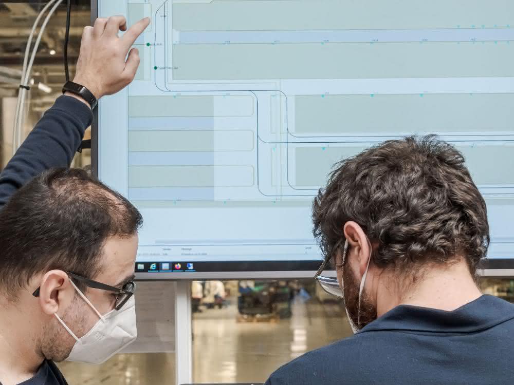 Software and identification systems: Autonomous vehicles learn to recognize traffic lights