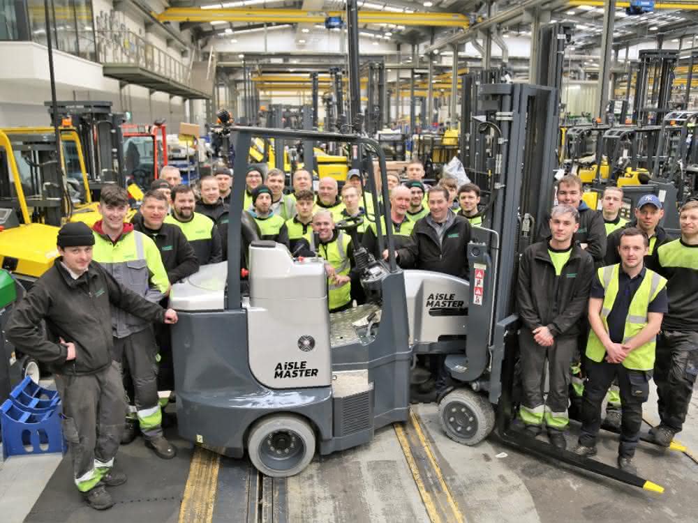 Aisle Master articulated stacker