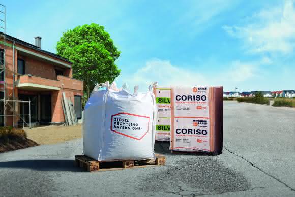 Die sogenannten Big Bags werden von Leipfinger-Bader zur Verfügung gestellt, um den Ziegelbruch von der Baustelle zum Recycling-Standort zu transportieren.