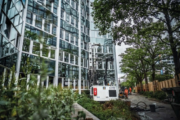 Für die energetische Sanierung eines Bürogebäudes errichtet Bauer Resources eine geothermische Wärmeversorgungsanlage im südhessischen Eschborn.