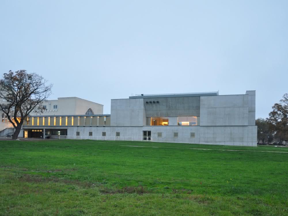 Neue Feuerhalle eingeweiht dank Liapor