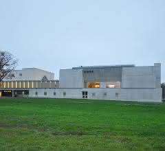 Neue Feuerhalle eingeweiht dank Liapor