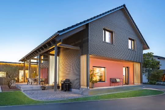 Das Familienunternehmen SchwörerHaus hat seit der Gründung 1950 mehr als 44.000 Projekte realisiert.