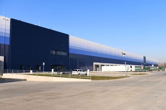 materialfluss Exklusiv: Hochautomatisiertes Single-User-Center für dynamisches E-Commerce-Fulfillment