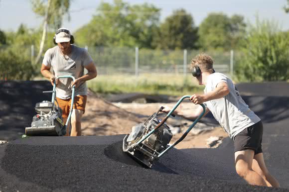 Straßenbau: Runde Ecken für runde Kurven dank Amann