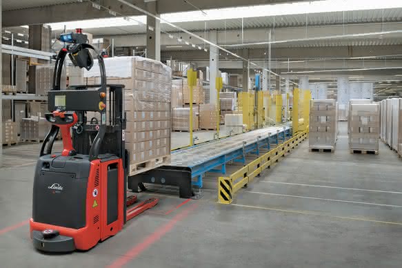Warehouse modernization: Paper manufacturer with innovative production logistics