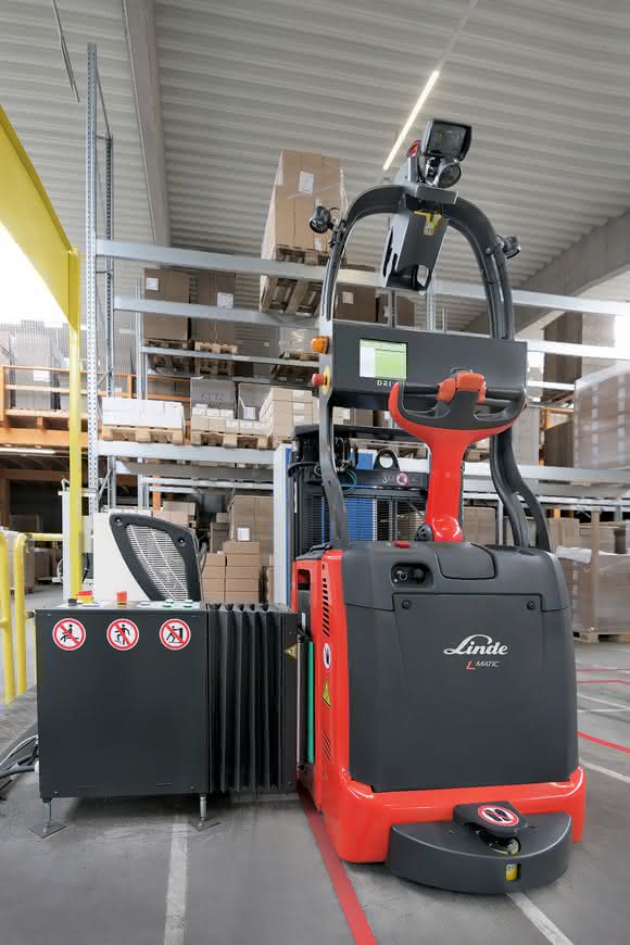 Warehouse modernization: Paper manufacturer with innovative production logistics