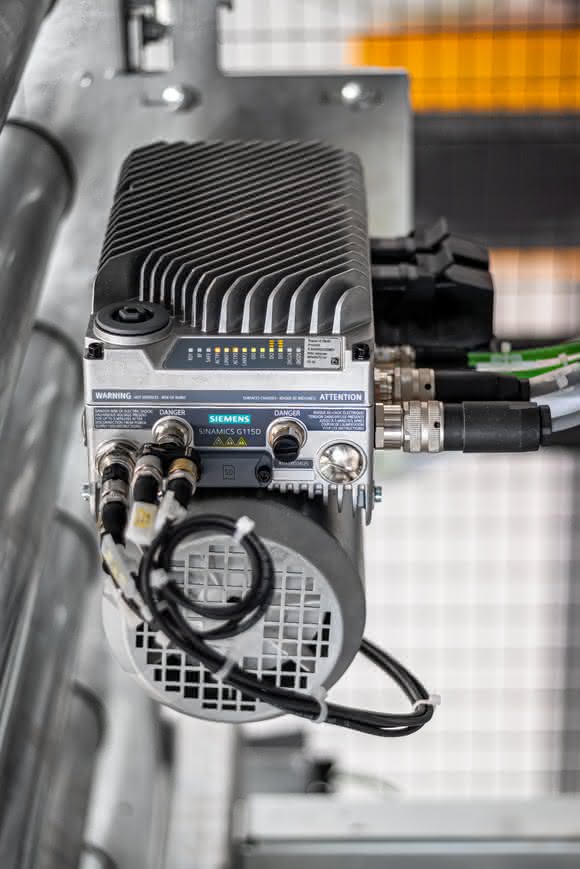 Lagerlogistik: Elektrobodenbahn: Performanz auf engstem Raum Lagerlogistik: Elektrobodenbahn: Performanz auf engstem Raum