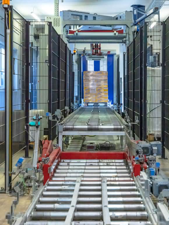 Modernisierung: Vollautomatisierte Förderanlage ersetzt alte Transportförderstrecke