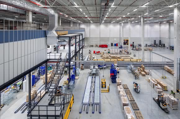 Warehouse-/Picking technology: Multi-storey buildings for less space consumption
