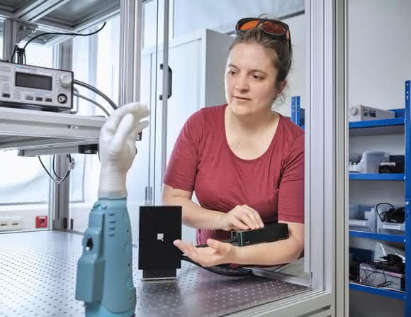 Sensors: Sensor controls prosthesis with nerve signals Sensors: Sensor controls prosthesis with nerve signals