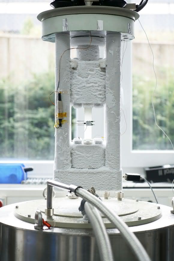 Material testing: Testing fiber composites at ultra-low temperatures
