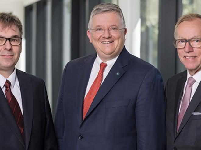VDMA-Hauptgeschäftsführung (v.l.): Hartmut Rauen, Thilo Brodtmann und Dr. Ralph Wiechers VDMA-Hauptgeschäftsführung (v.l.): Hartmut Rauen, Thilo Brodtmann und Dr. Ralph Wiechers