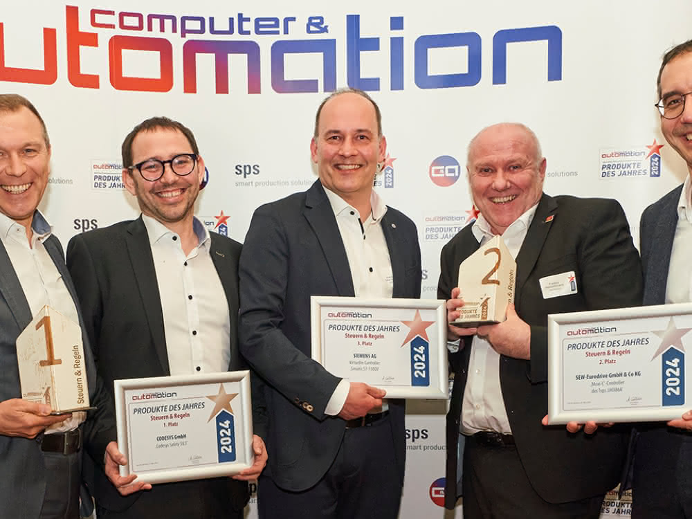 The winners of the 'Control & Regulation' category (from left): Roland Wagner and Andreas Kehrer (Codesys), Dr. rer. nat. Tobias Schüle (Siemens), Freddy Heinzelmann and Alexandros Matsikis (SEW-Eurodrive): The winners of the 'Control & Regulation' category (from left): Roland Wagner and Andreas Kehrer (Codesys), Dr. rer. nat. Tobias Schüle (Siemens), Freddy Heinzelmann and Alexandros Matsikis (SEW-Eurodrive):