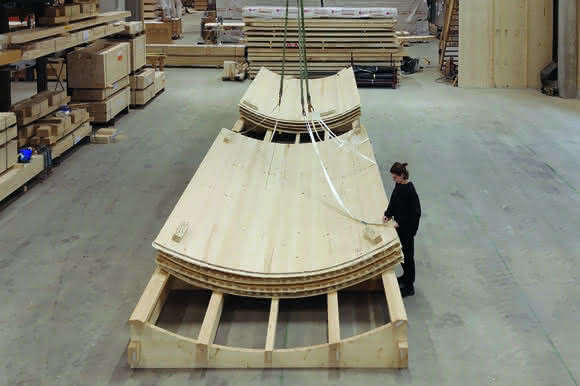 Ingenieurholzbau: Aussichtsturm mit gekrümmten großformatigen Bauteilen