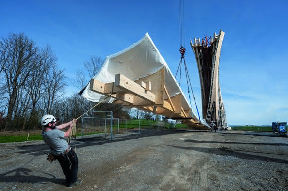 Ingenieurholzbau: Aussichtsturm mit gekrümmten großformatigen Bauteilen