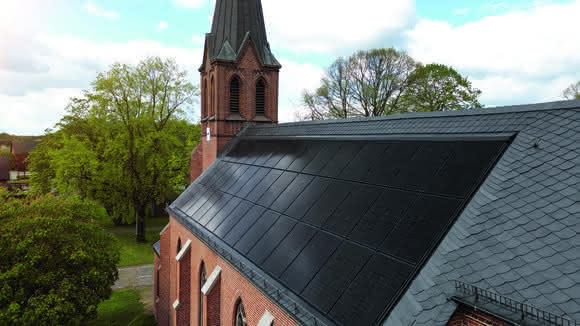 PV-Anlage: Schieferdach mit Indach-Photovoltaiksystem