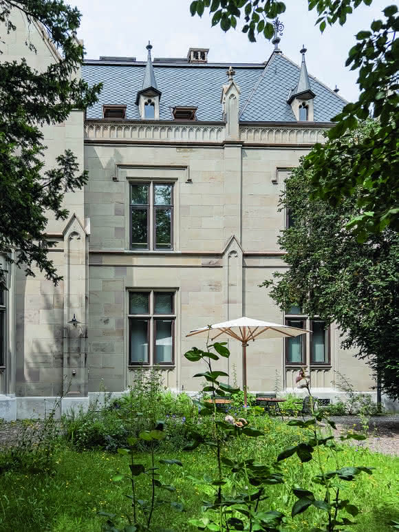 Belichtung: Dachfenster für das Pfarrhaus Elisabethen