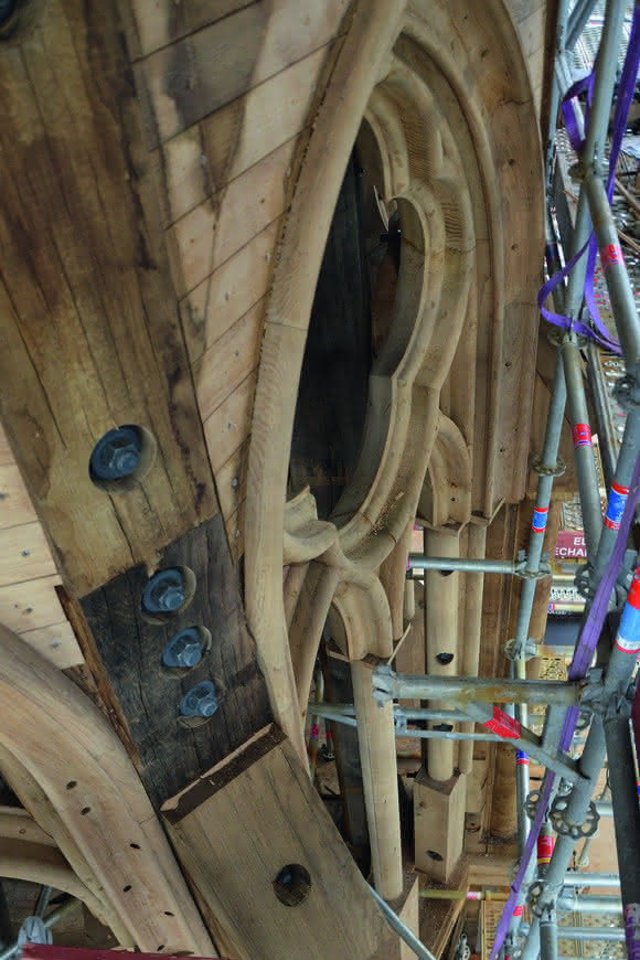 Kirchendach: Wiederaufbau des Vierungsturms der Kathedrale Notre-Dame