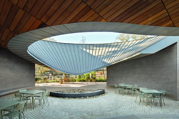 Metalldächer: Pavillons im Downtown Cary Park erhalten Zinkdächer von VM Zinc