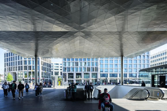 Edelstahldach: Dächer für den Bahnhof in Ulm mit Altvater Metallverarbeitung