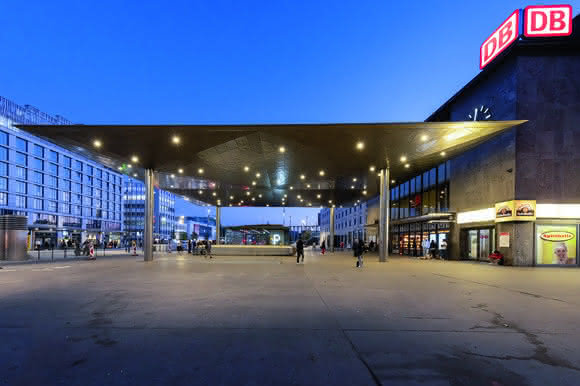 Edelstahldach: Dächer für den Bahnhof in Ulm mit Altvater Metallverarbeitung
