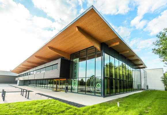 Ausstellungshalle: Höttcke: Holz-Hybridneubau für Holzgroßhandel