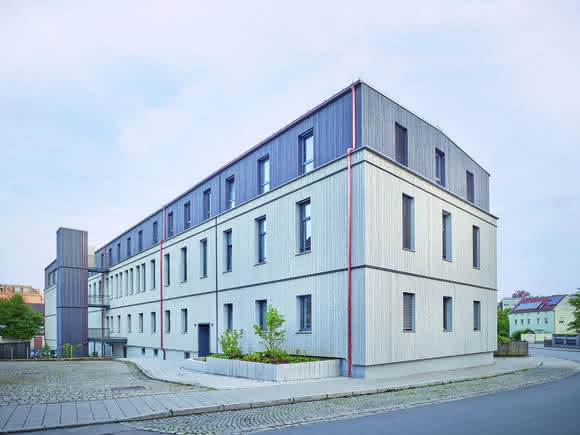 Aufstockung und Bestandssanierung: Ehemaliges Telekom-Gebäude energetisch optimiert