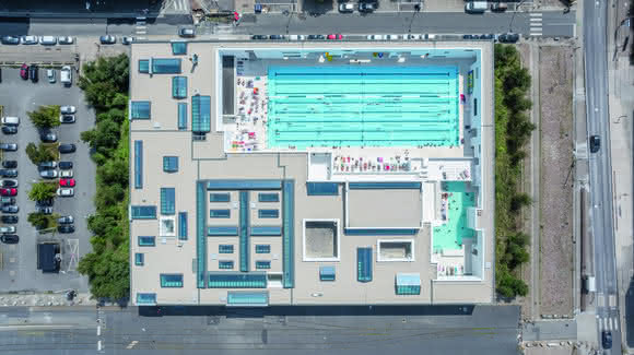 Belichtung: Badezentrum erhält rund 400 Oberlichter