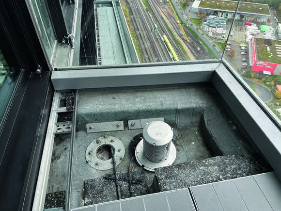 Loro: Entwässerung - maßgeschneiderte Lösung für "Amazon-Tower"