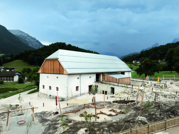 Sanierung und Ausbau: Bauen im Bestand - Aus Stadel wird Kita