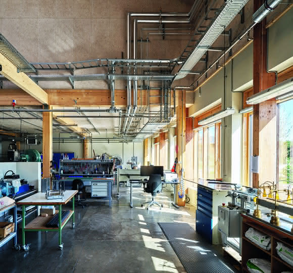Forschungs- und Entwicklungszentrum: Lagerhalle verwandelt sich zu kreativem Workspace